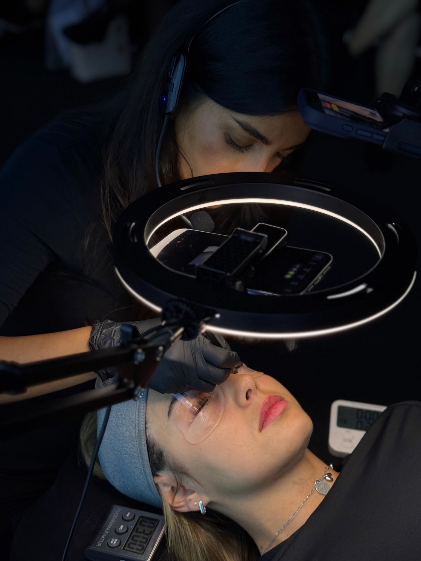 Nahaufnahme geliftete Wimpern nach Lashlift-Behandlung