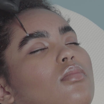 Browlift Behandlung Step 8 - Augenbrauenpflege